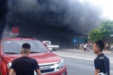 Cháy nhà 2 tầng ở Nghệ An, khói tràn đen kịt trên QL1A Cháy nhà 2 tầng ở Nghệ An, khói tràn đen kịt trên QL1A