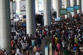 Nữ Việt kiều báo bị mất hàng trăm triệu đồng sau khi ôm người thân Nữ Việt kiều báo bị mất hàng trăm triệu đồng sau khi ôm người thân