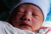 Bé trai sơ sinh bị bỏ rơi ở miền Tây Bé trai sơ sinh bị bỏ rơi ở miền Tây