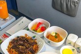 Thu hàng tỷ đồng mỗi ngày từ việc bán suất ăn trên máy bay Thu hàng tỷ đồng mỗi ngày từ việc bán suất ăn trên máy bay