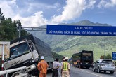 Phát hiện hỏng phanh, tài xế xe tải tông vào đuôi xe ben cùng chiều Phát hiện hỏng phanh, tài xế xe tải tông vào đuôi xe ben cùng chiều