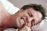 Khắc phục chứng nghiến răng khi ngủ Khắc phục chứng nghiến răng khi ngủ