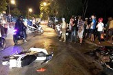 Xe máy phóng ngược chiều tông liên tiếp 5 phương tiện Xe máy phóng ngược chiều tông liên tiếp 5 phương tiện