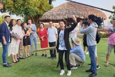 Bức ảnh hé lộ cái kết hạnh phúc của 'Về nhà đi con'? Bức ảnh hé lộ cái kết hạnh phúc của 'Về nhà đi con'?