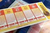 Nhắm mắt chọn bừa, người đàn ông trúng độc đắc hơn 3,7 tỷ đồng Nhắm mắt chọn bừa, người đàn ông trúng độc đắc hơn 3,7 tỷ đồng