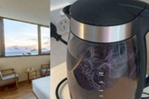 Giặt quần lót trong ấm đun nước, nữ du khách khiến nhân viên khách sạn phẫn nộ không nói nên lời Giặt quần lót trong ấm đun nước, nữ du khách khiến nhân viên khách sạn phẫn nộ không nói nên lời