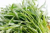 Rau muống ở Việt Nam rẻ bằng cốc trà đá, ra nước ngoài đắt không tưởng Rau muống ở Việt Nam rẻ bằng cốc trà đá, ra nước ngoài đắt không tưởng