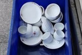 Nhà hàng rửa bát trong vũng nước bẩn, lập tức bị đóng cửa Nhà hàng rửa bát trong vũng nước bẩn, lập tức bị đóng cửa