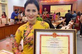 Cô Hạnh bán hoa 'Về nhà đi con' được khen hết lời vì ngoại hình lột xác, nhan sắc đáng ngưỡng mộ ở tuổi 41 Cô Hạnh bán hoa 'Về nhà đi con' được khen hết lời vì ngoại hình lột xác, nhan sắc đáng ngưỡng mộ ở tuổi 41