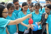'Họp phụ huynh, thầy chủ nhiệm chiếu slide kết quả học, con tôi hạng bét' 'Họp phụ huynh, thầy chủ nhiệm chiếu slide kết quả học, con tôi hạng bét'