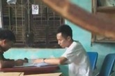 Người đàn ông sợ hãi vì bị nghi bắt cóc trẻ em Người đàn ông sợ hãi vì bị nghi bắt cóc trẻ em