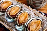 Qua rồi thời bào ngư siêu đắt chỉ dành cho giới nhà giàu, bây giờ chỉ với 400 nghìn đồng là bạn đã mua được 1kg bào ngư Qua rồi thời bào ngư siêu đắt chỉ dành cho giới nhà giàu, bây giờ chỉ với 400 nghìn đồng là bạn đã mua được 1kg bào ngư