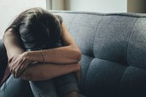 Địa ngục trần gian của người phụ nữ 10 năm trời làm nô lệ tình dục cho những gã đàn ông để chồng ngồi xem Địa ngục trần gian của người phụ nữ 10 năm trời làm nô lệ tình dục cho những gã đàn ông để chồng ngồi xem