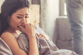 Chồng ấp úng khi đi đăng ký sổ hộ khẩu, vợ phát hiện bí mật cất giấu bấy lâu nay Chồng ấp úng khi đi đăng ký sổ hộ khẩu, vợ phát hiện bí mật cất giấu bấy lâu nay