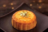 Bánh Trung thu dát vàng được săn đón Bánh Trung thu dát vàng được săn đón