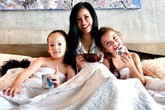 Hậu ly hôn, diva Hồng Nhung chứng tỏ cuộc sống mẹ đơn thân tuyệt vời không cần đến đàn ông Hậu ly hôn, diva Hồng Nhung chứng tỏ cuộc sống mẹ đơn thân tuyệt vời không cần đến đàn ông