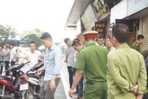 Hiện trường vụ nổ "hộp quà" ở Linh Đàm, nhân chứng hoảng sợ: Vật lạ bắn vào cổ nạn nhân khiến chảy rất nhiều máu Hiện trường vụ nổ "hộp quà" ở Linh Đàm, nhân chứng hoảng sợ: Vật lạ bắn vào cổ nạn nhân khiến chảy rất nhiều máu