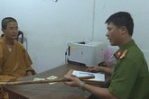 Không cho vượt, một thầy chùa đập phá xe ô tô người đi đường Không cho vượt, một thầy chùa đập phá xe ô tô người đi đường