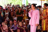 Khi Hoài Linh nói với kẻ gian ở ngày giỗ Tổ: 'Thôi tha cho bà con đi' Khi Hoài Linh nói với kẻ gian ở ngày giỗ Tổ: 'Thôi tha cho bà con đi'