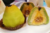 Tạo hình 'không giống ai', bánh Trung thu nhập ngoại giá bạc triệu vẫn hút khách Tạo hình 'không giống ai', bánh Trung thu nhập ngoại giá bạc triệu vẫn hút khách