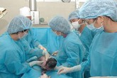 Một sản phụ bị ngộ độc thuốc tê khi mổ bắt con Một sản phụ bị ngộ độc thuốc tê khi mổ bắt con