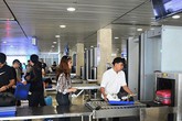 Khách nước ngoài trộm ví ở sân bay Nội Bài bị tóm tại Cam Ranh Khách nước ngoài trộm ví ở sân bay Nội Bài bị tóm tại Cam Ranh