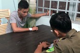 Bắt 2 con nghiện phá cửa xe bỏ trốn trên đường dẫn giải Bắt 2 con nghiện phá cửa xe bỏ trốn trên đường dẫn giải