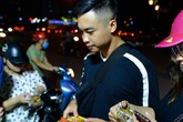 Bán tháo bánh Trung thu giá siêu rẻ, khách đổ xô mua Bán tháo bánh Trung thu giá siêu rẻ, khách đổ xô mua