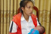 Bắt đối tượng bán con đẻ của mình qua biên giới với giá 40 triệu đồng Bắt đối tượng bán con đẻ của mình qua biên giới với giá 40 triệu đồng