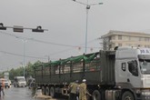 Người phụ nữ ở Quảng Trị bị xe đầu kéo cán chết trên đường đi làm Người phụ nữ ở Quảng Trị bị xe đầu kéo cán chết trên đường đi làm
