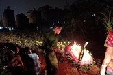 Chôn cất nam thanh niên bị tai nạn được 3 ngày, 2 gia đình ở Hà Nội đến xin nhận người thân Chôn cất nam thanh niên bị tai nạn được 3 ngày, 2 gia đình ở Hà Nội đến xin nhận người thân
