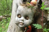 Khám phá con đường mòn tràn ngập búp bê "ma ám" không khác gì phim kinh dị, ai đi qua cũng phải rùng mình Khám phá con đường mòn tràn ngập búp bê "ma ám" không khác gì phim kinh dị, ai đi qua cũng phải rùng mình