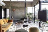 Phía trước là đường phố nhộn nhịp, phía sau là cánh đồng mênh mông, xuất hiện ngôi nhà đặt biệt hiện đại nhưng không ồn ã Phía trước là đường phố nhộn nhịp, phía sau là cánh đồng mênh mông, xuất hiện ngôi nhà đặt biệt hiện đại nhưng không ồn ã