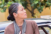"Tiếng sét trong mưa": Thị Bình - Nhật Kim Anh nhí nhố khiến không ai nhận ra đây là "nữ hoàng nước mắt" "Tiếng sét trong mưa": Thị Bình - Nhật Kim Anh nhí nhố khiến không ai nhận ra đây là "nữ hoàng nước mắt"