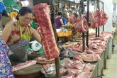 Giá thịt heo tăng sốc, cả người bán lẫn người mua đều kêu trời Giá thịt heo tăng sốc, cả người bán lẫn người mua đều kêu trời