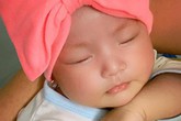 Lê Phương khoe con gái 2 tháng tuổi Lê Phương khoe con gái 2 tháng tuổi