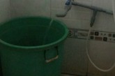 Người mẹ bàng hoàng khi phát hiện xác con gái 3 tuổi trong bồn nước Người mẹ bàng hoàng khi phát hiện xác con gái 3 tuổi trong bồn nước