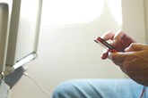 Điều gì sẽ xảy ra khi bạn không tắt các thiết bị điện tử trên máy bay? Điều gì sẽ xảy ra khi bạn không tắt các thiết bị điện tử trên máy bay?