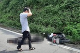 Nam sinh viên bàng hoàng, khóc nức nở khi bạn gái tử vong sau va chạm với container trên đường đi xin việc Nam sinh viên bàng hoàng, khóc nức nở khi bạn gái tử vong sau va chạm với container trên đường đi xin việc