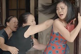 Hoa hồng trong ngực trái: Nhân vật gây bức xúc hơn cả Thái, phút trước còn ngọt nhạt dỗ dành, phút sau đã 'lật mặt' đập bàn chửi bới Hoa hồng trong ngực trái: Nhân vật gây bức xúc hơn cả Thái, phút trước còn ngọt nhạt dỗ dành, phút sau đã 'lật mặt' đập bàn chửi bới