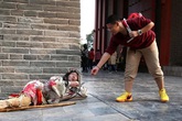 8 năm làm ăn xin trong công viên, chàng trai tích đủ tiền lấy vợ và mua nhà mặt phố 120m2 8 năm làm ăn xin trong công viên, chàng trai tích đủ tiền lấy vợ và mua nhà mặt phố 120m2