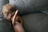 Bị xâm hại tình dục khi vượt biên, về nhà với nỗi đau tột cùng Bị xâm hại tình dục khi vượt biên, về nhà với nỗi đau tột cùng