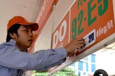 Giá xăng tăng trở lại sau 2 lần giảm liên tiếp Giá xăng tăng trở lại sau 2 lần giảm liên tiếp