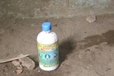 Bà nội cho cháu uống nhầm nước tẩy khiến bé 1 tuổi tử vong Bà nội cho cháu uống nhầm nước tẩy khiến bé 1 tuổi tử vong