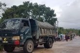 Va chạm với xe ben, người phụ nữ Bình Định bị cán chết tại chỗ Va chạm với xe ben, người phụ nữ Bình Định bị cán chết tại chỗ