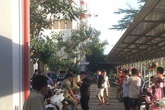 Nghi nhảy lầu chung cư Ehome 4, người đàn ông nằm chết dưới gốc cây Nghi nhảy lầu chung cư Ehome 4, người đàn ông nằm chết dưới gốc cây
