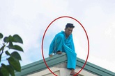 Người đàn ông tự cắt ‘của quý’ lại leo lên nóc nhà la hét Người đàn ông tự cắt ‘của quý’ lại leo lên nóc nhà la hét