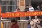 Bạn trai cũ kết hôn, cô gái quyết định làm một việc để chúc phúc khiến chú rể "rùng mình" Bạn trai cũ kết hôn, cô gái quyết định làm một việc để chúc phúc khiến chú rể "rùng mình"