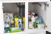 Cách lưu trữ đồ dưới bồn rửa bát cực gọn ghẽ chỉ với 5 bước nhanh - gọn - lẹ Cách lưu trữ đồ dưới bồn rửa bát cực gọn ghẽ chỉ với 5 bước nhanh - gọn - lẹ