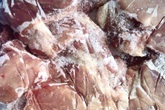 Gom cả tạ lợn, đông đá 3 tháng để Tết gói bánh chưng Gom cả tạ lợn, đông đá 3 tháng để Tết gói bánh chưng